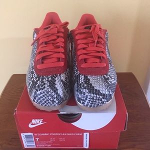 Women’s Nike Cortez Premium size 7